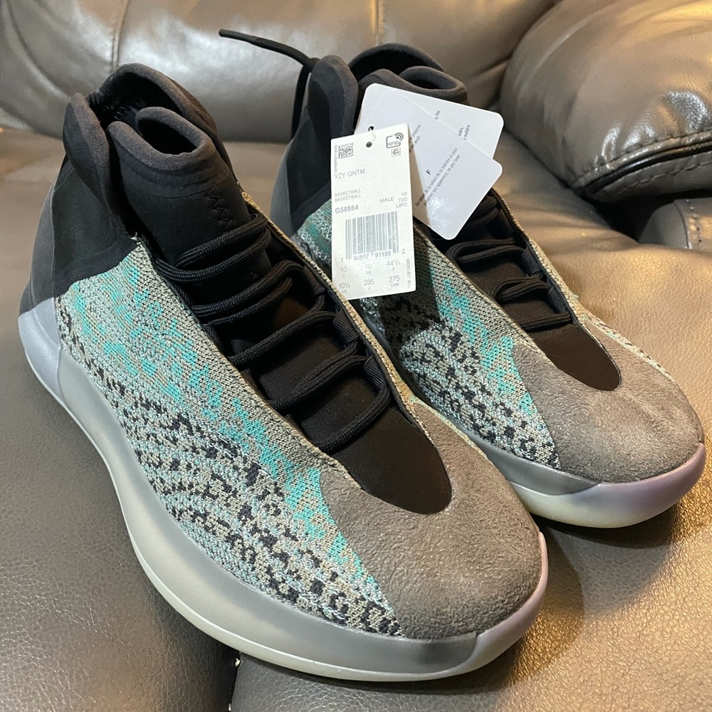 YZY QNTM Basketball Teal Blue NWT SIZE 10.5